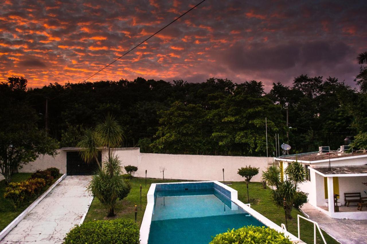 Casa Sol Y Luna Bacalar Bed & Breakfast エクステリア 写真