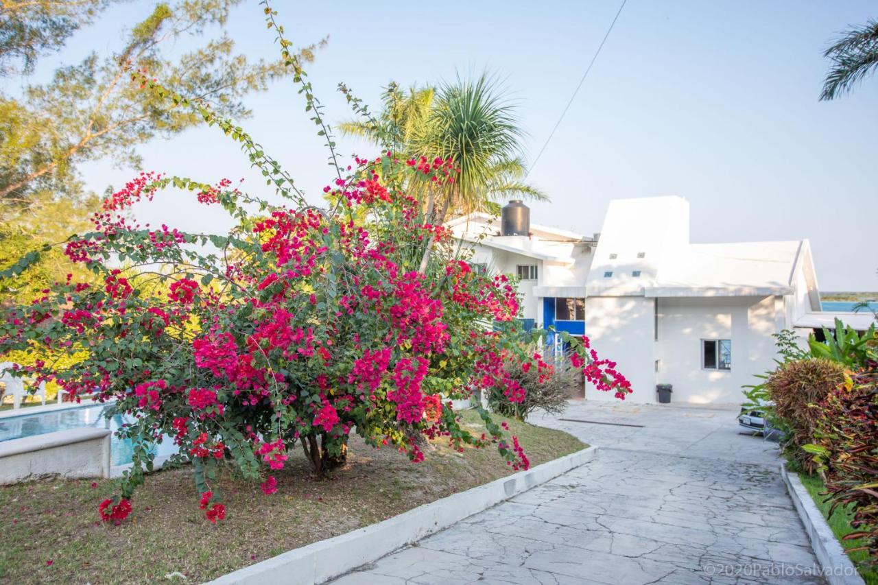 Casa Sol Y Luna Bacalar Bed & Breakfast エクステリア 写真